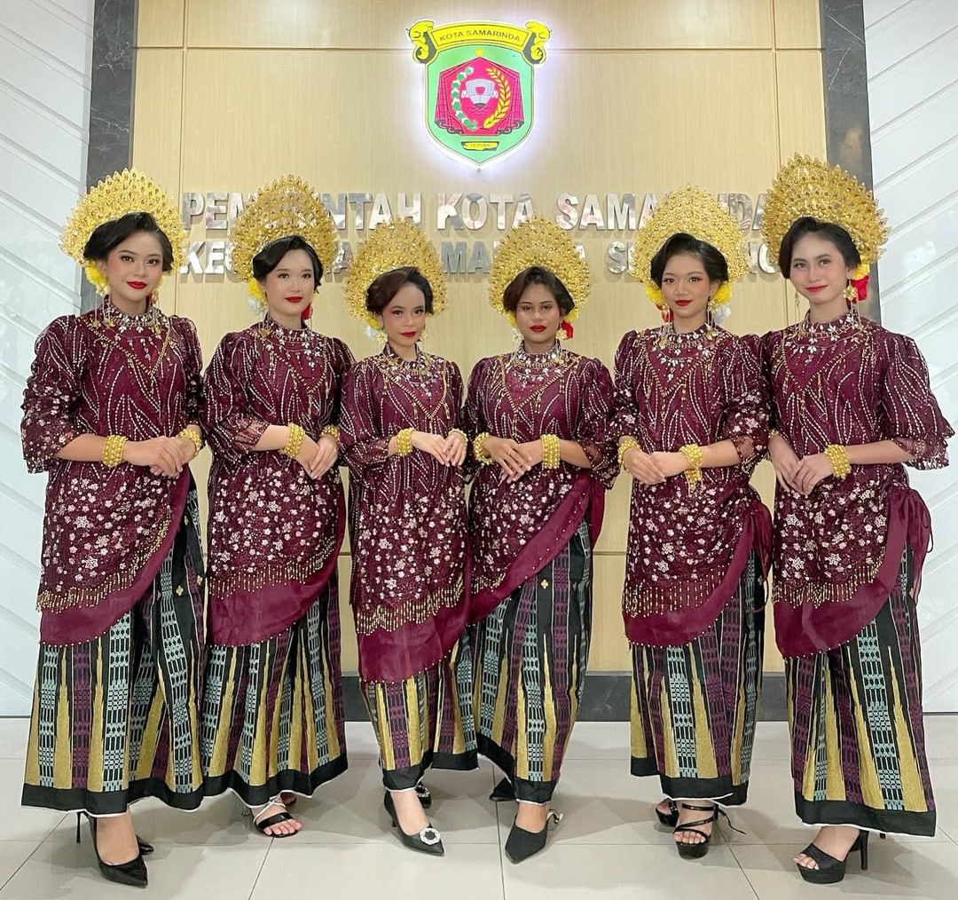 Tari Mappadendang